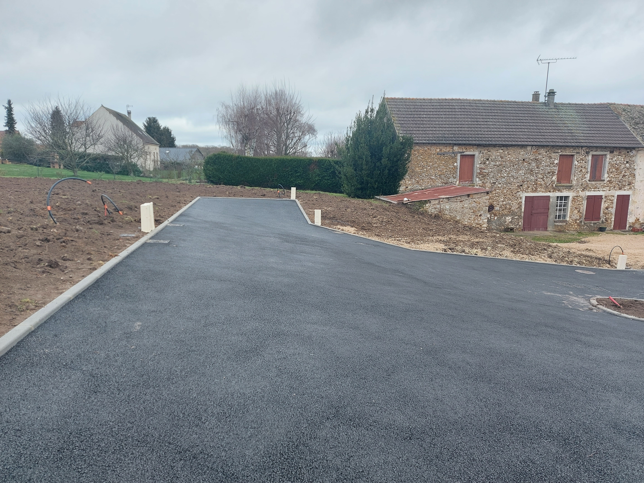 A 2 Kms d'ORGERUS TERRAIN VIABILISE