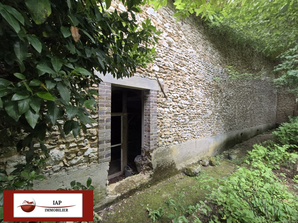 Située à 6 Km d'ORGERUS Maison ancienne de caractère avec gr